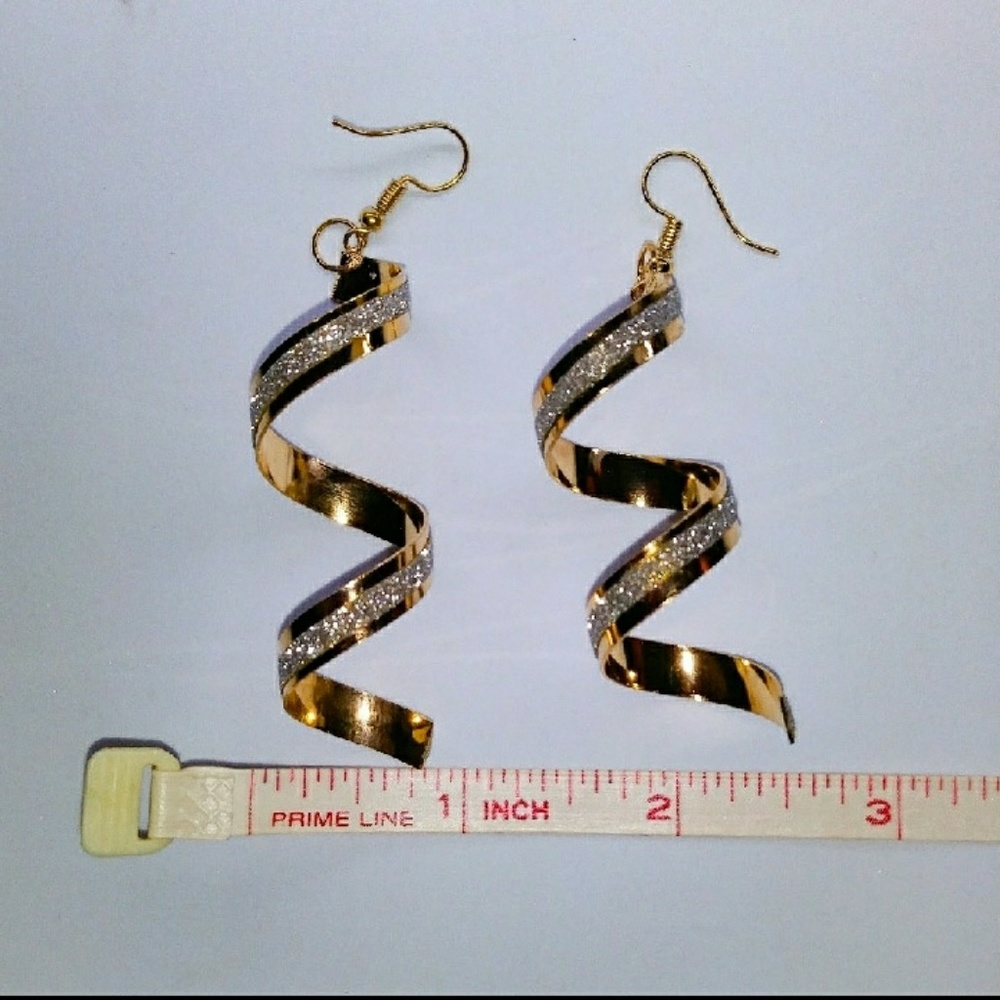 🎀Dazzling Golden Lady Twist Earings - Picture 5 of 7